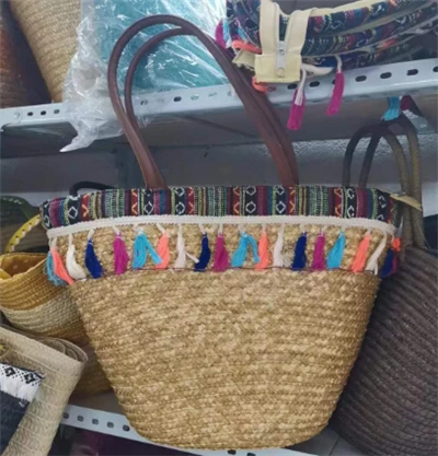 Renkli püsküller buğday kadın saman çanta