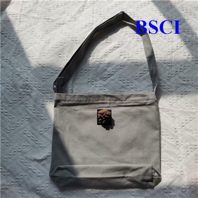 Tasarımcı kadın el çantalarının arka cebi var mı?